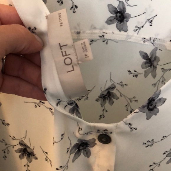 NWOT Loft Floral Watercolor blouse - Picture 4 of 4